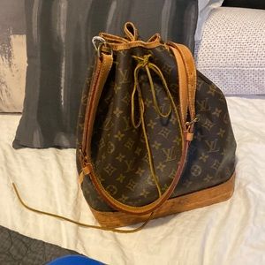 Louis Vuitton Noe GM bucket bag